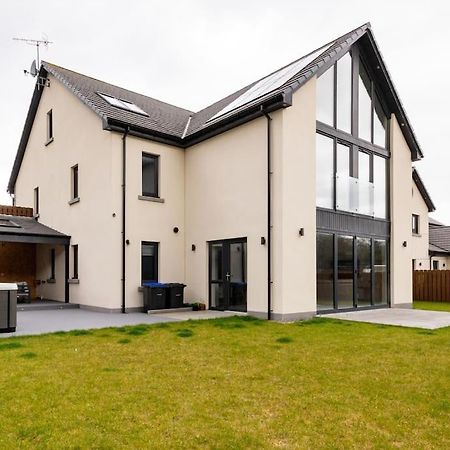 Modern House With Hot Tub, Perfect Night Away! Villa Huntly Eksteriør bilde