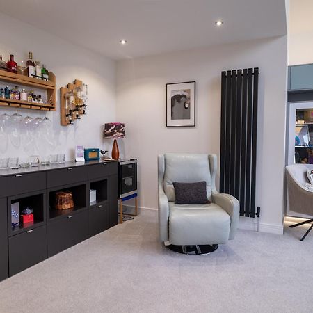 Modern House With Hot Tub, Perfect Night Away! Villa Huntly Eksteriør bilde