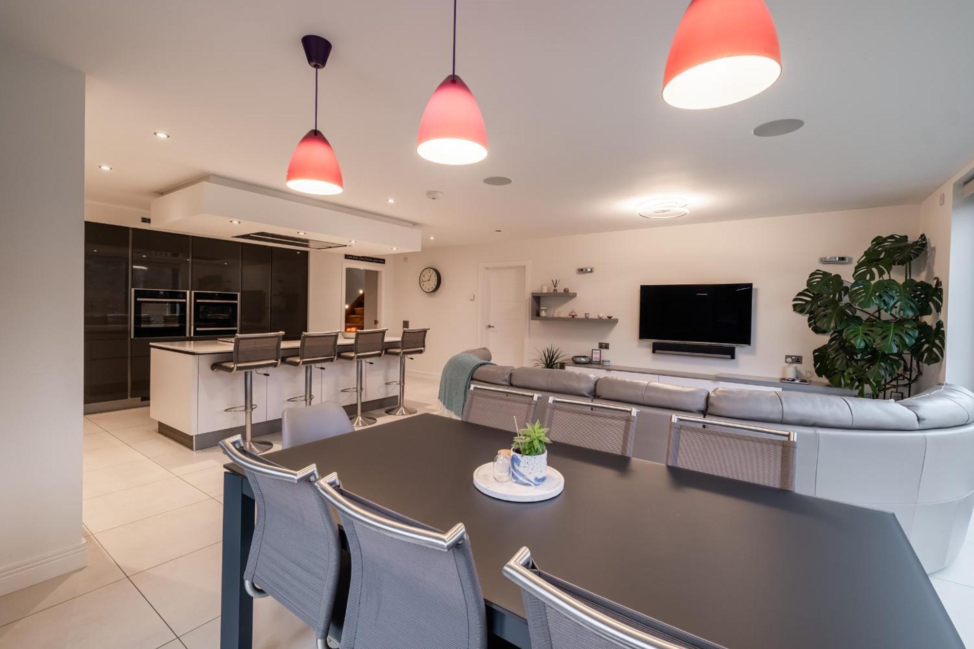 Modern House With Hot Tub, Perfect Night Away! Villa Huntly Eksteriør bilde