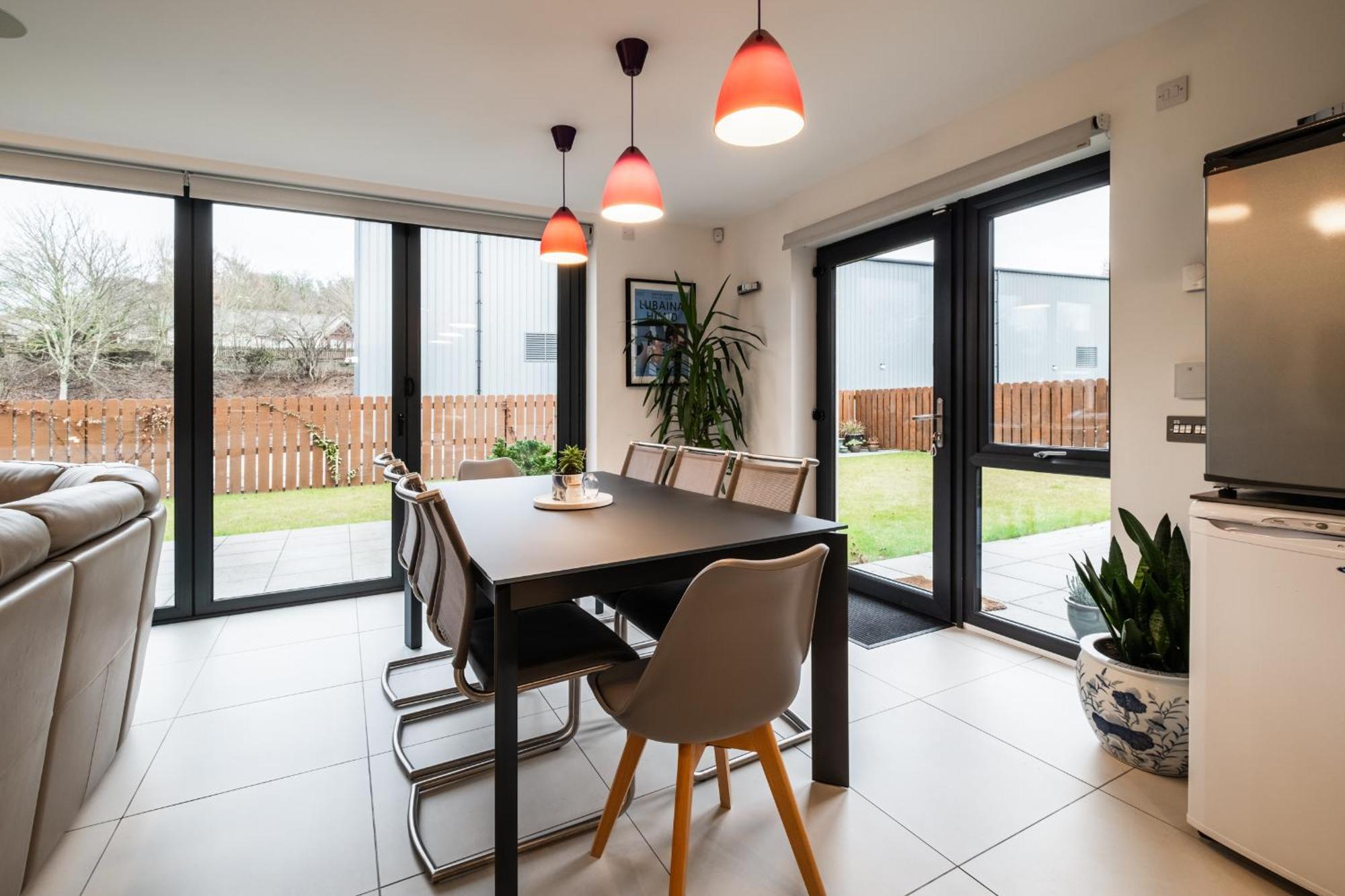 Modern House With Hot Tub, Perfect Night Away! Villa Huntly Eksteriør bilde