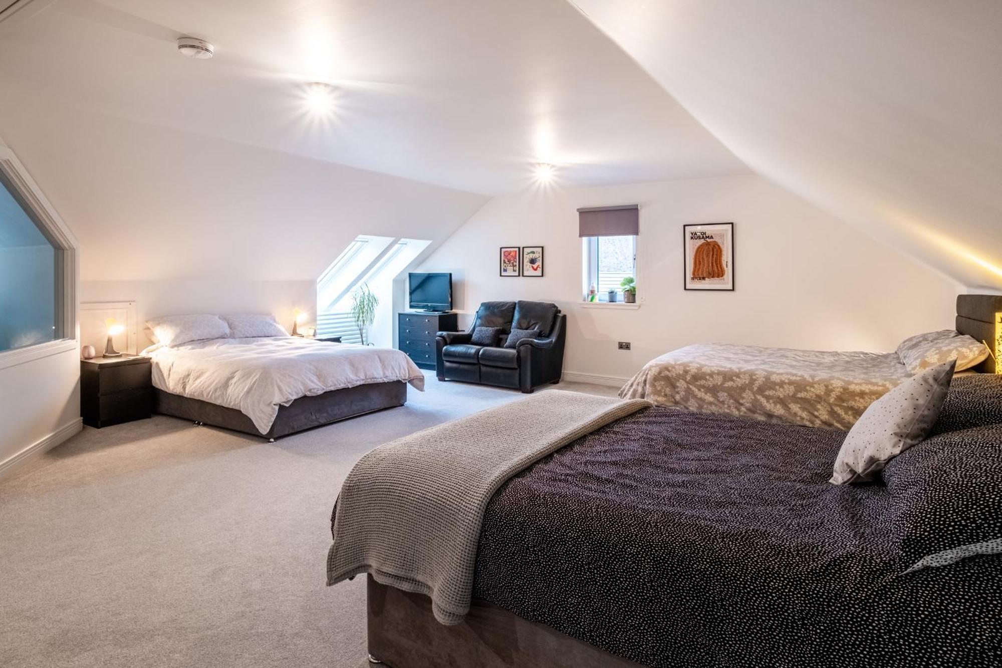Modern House With Hot Tub, Perfect Night Away! Villa Huntly Eksteriør bilde