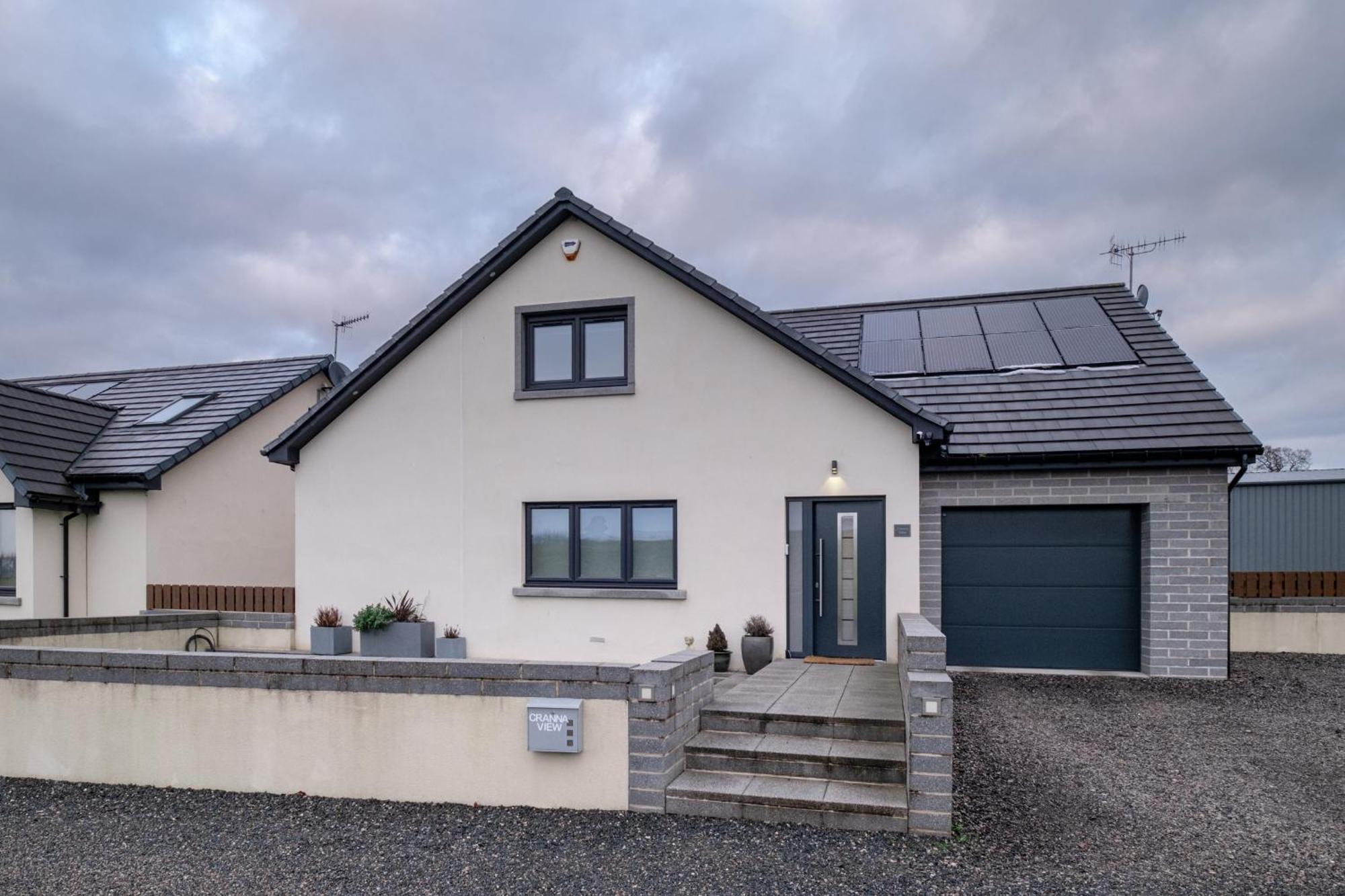 Modern House With Hot Tub, Perfect Night Away! Villa Huntly Eksteriør bilde